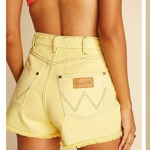 BILLABONG X WRANGLER® WOMEN'S SHOWDOWN DENIM SHORT IN SOL RIDER